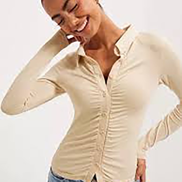 Button Up Ruched Blouse - Picture 3 of 6